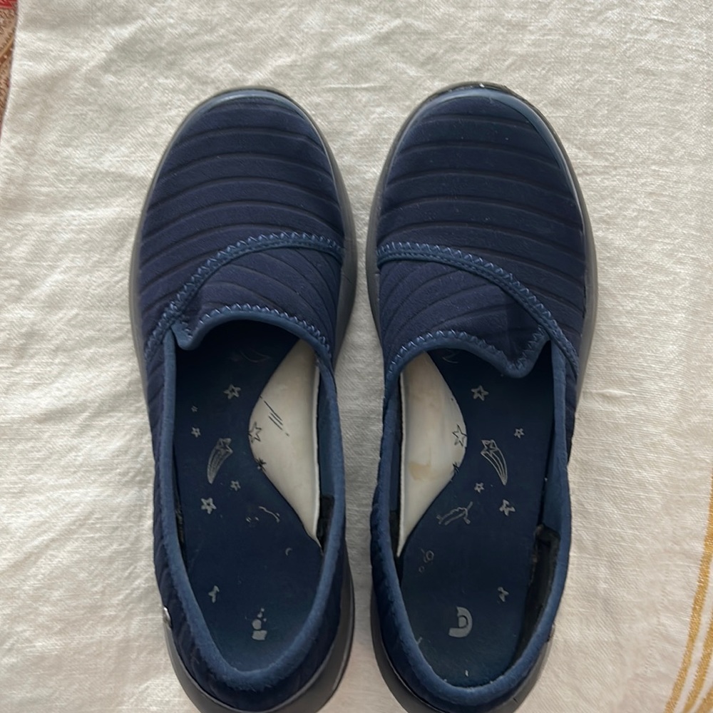 BZees Blue Slip -On Shoes size 7
